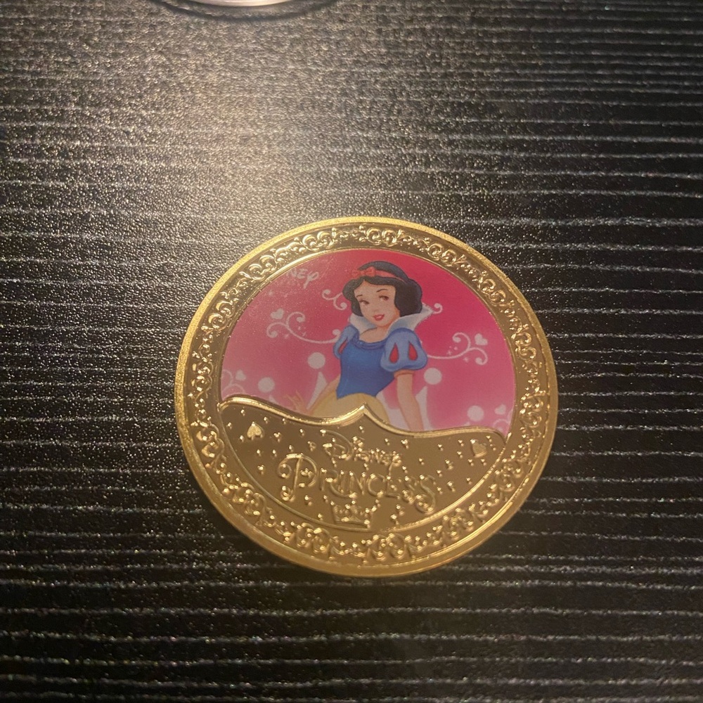 Disney Gold Commemorative Coin - Picture 3 of 8